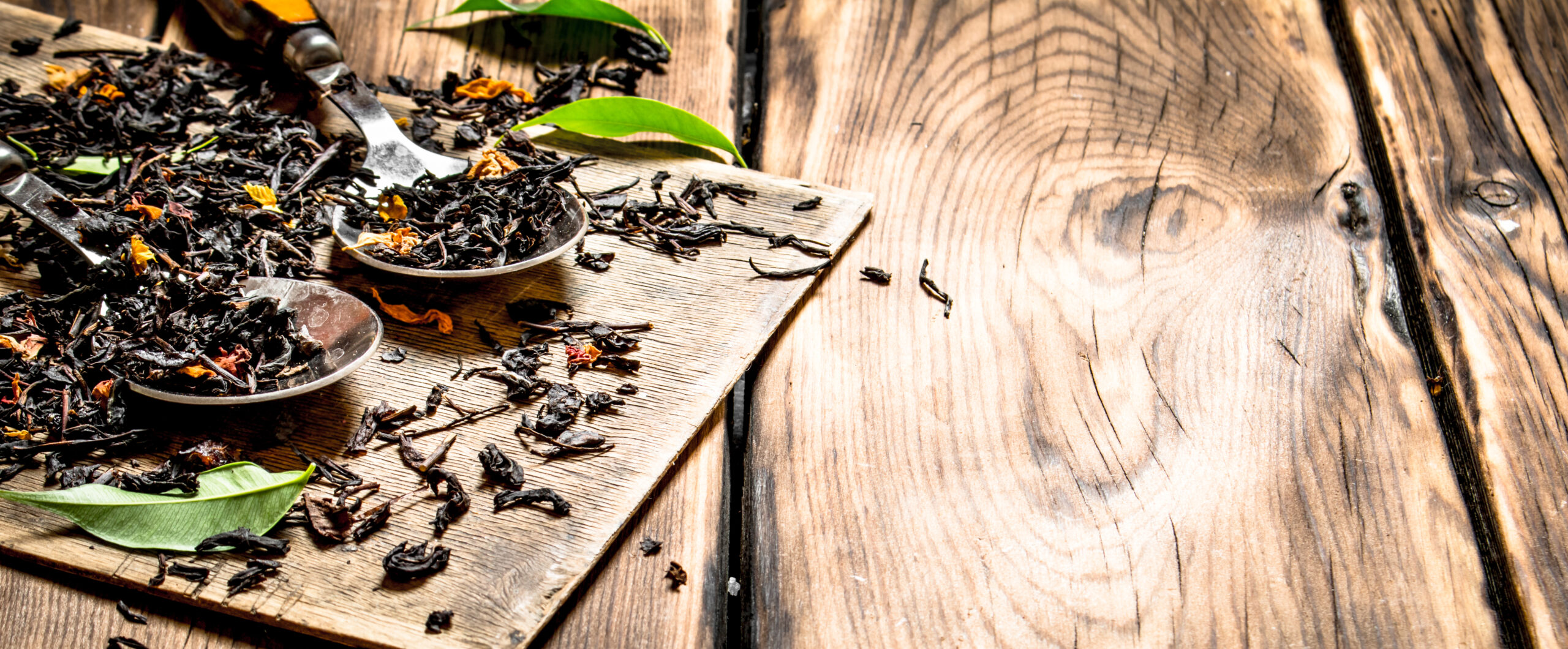 dried tea with spoons.